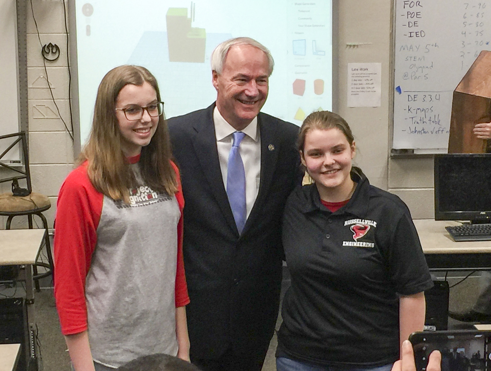 GOVERNOR HUTCHINSON VISITS RHS